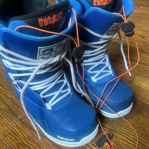 Lightly used thirty two snowboard boots size- 11 Men